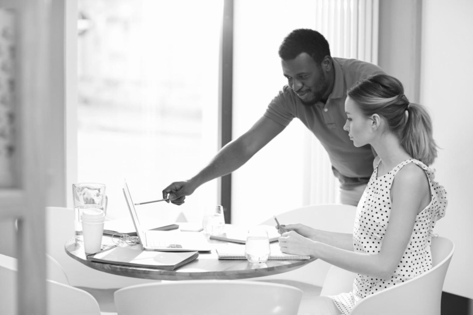 Session de travail sur un projet d'analyse budgétaire